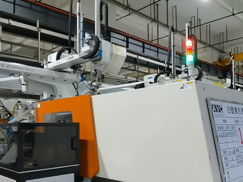 九州酷游机械手铜套埋取自动化